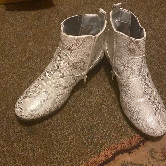 Ashley Blue metallic snake print boots edgy modern casual trendy sz 7 - Picture 3 of 8